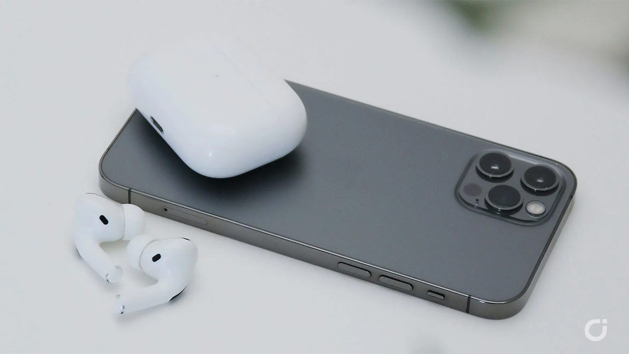iPhone 17 Pro con ricarica inversa wireless per AirPods e Apple Watch
