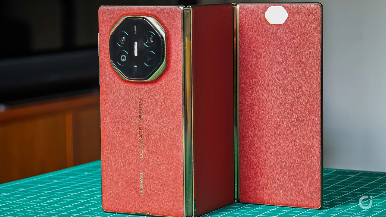 Mentre l’iPhone pieghevole si fa attendere, Samsung e Huawei corrono sui trifolds